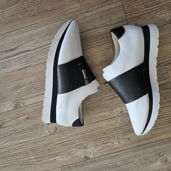 Karl Lagerfeld Paris Women's White Leather Slip-On Shoes with Black Strap 7.5 - Picture 3 of 8